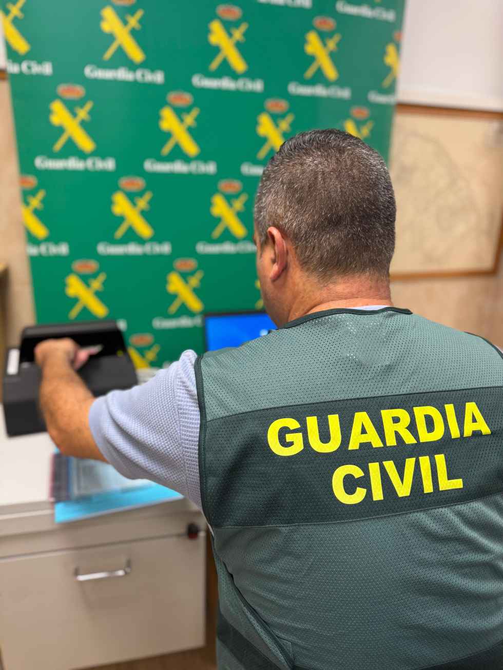La Guardia Civil investiga a conductor por circular con permiso falso