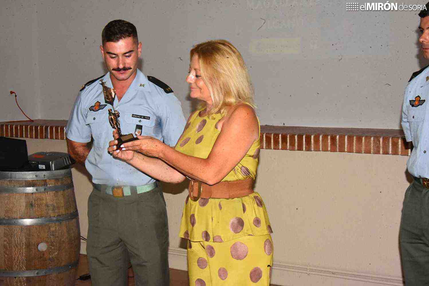 La BRIPAC agradece en San Andrés de Soria colaboración en saltos de paracaidistas