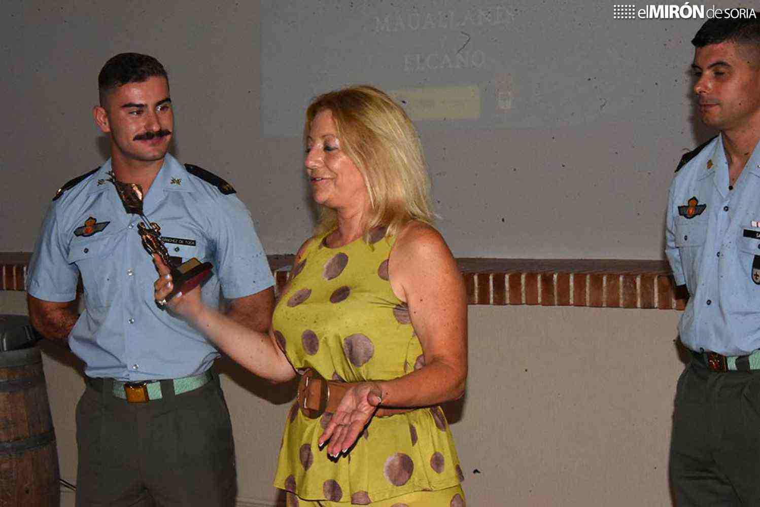 La BRIPAC agradece en San Andrés de Soria colaboración en saltos de paracaidistas