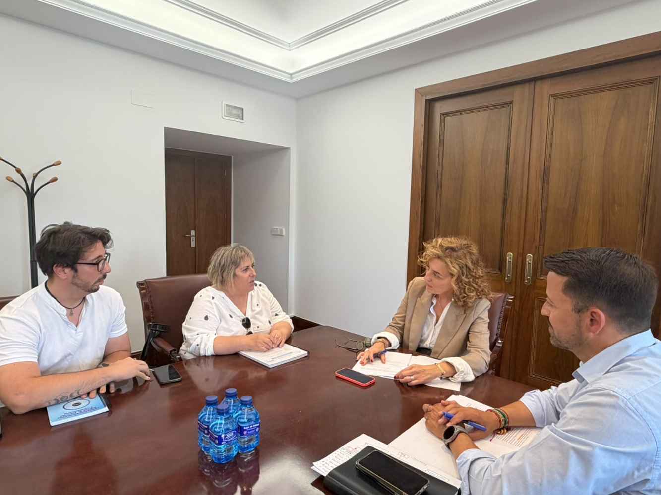 La Junta se compromete a reforzar prevención y protección de menores que han sufrido acoso escolar 