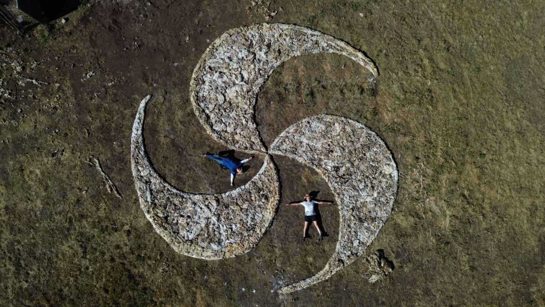 Oncala realiza trisquel con 300 kilos de lana y diez metros de diámetro 