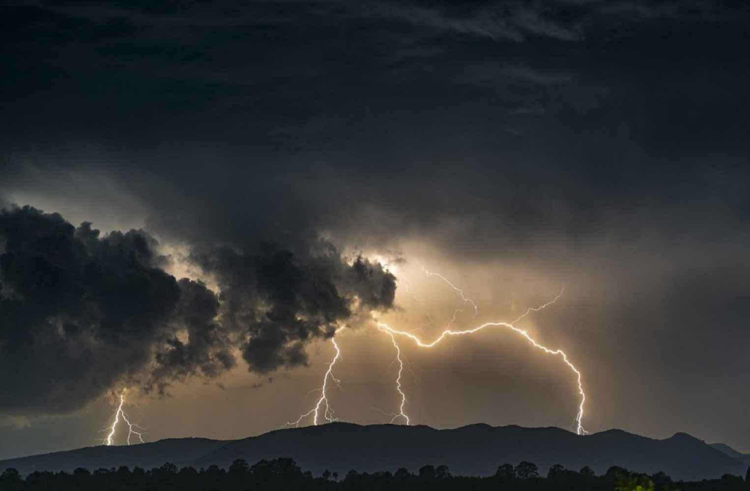 Alerta por tormentas intensas y fuertes rachas de viento en Castilla y León
