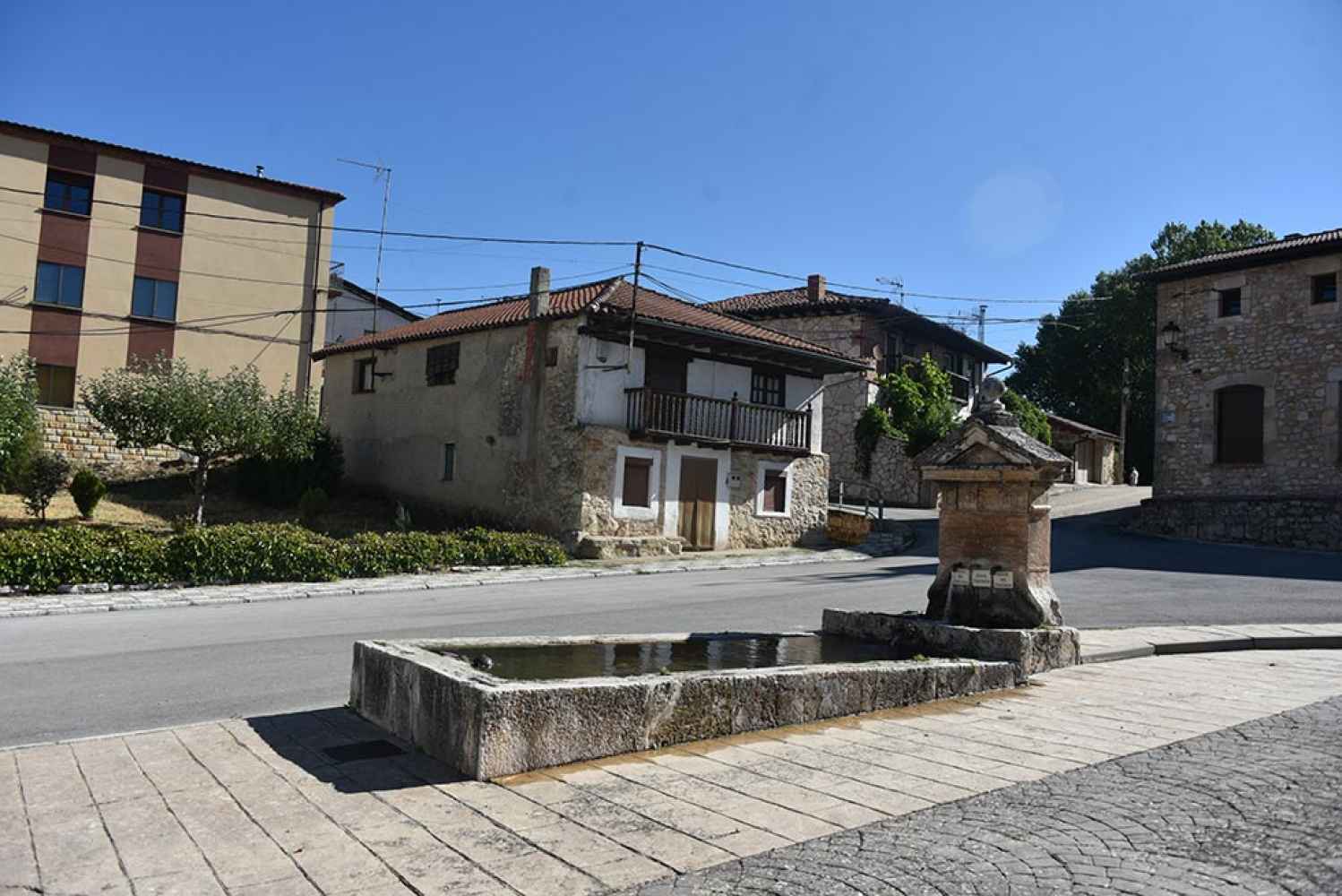 La fuente de Casarejos, un diputado por Soria y el apellido Ayuso