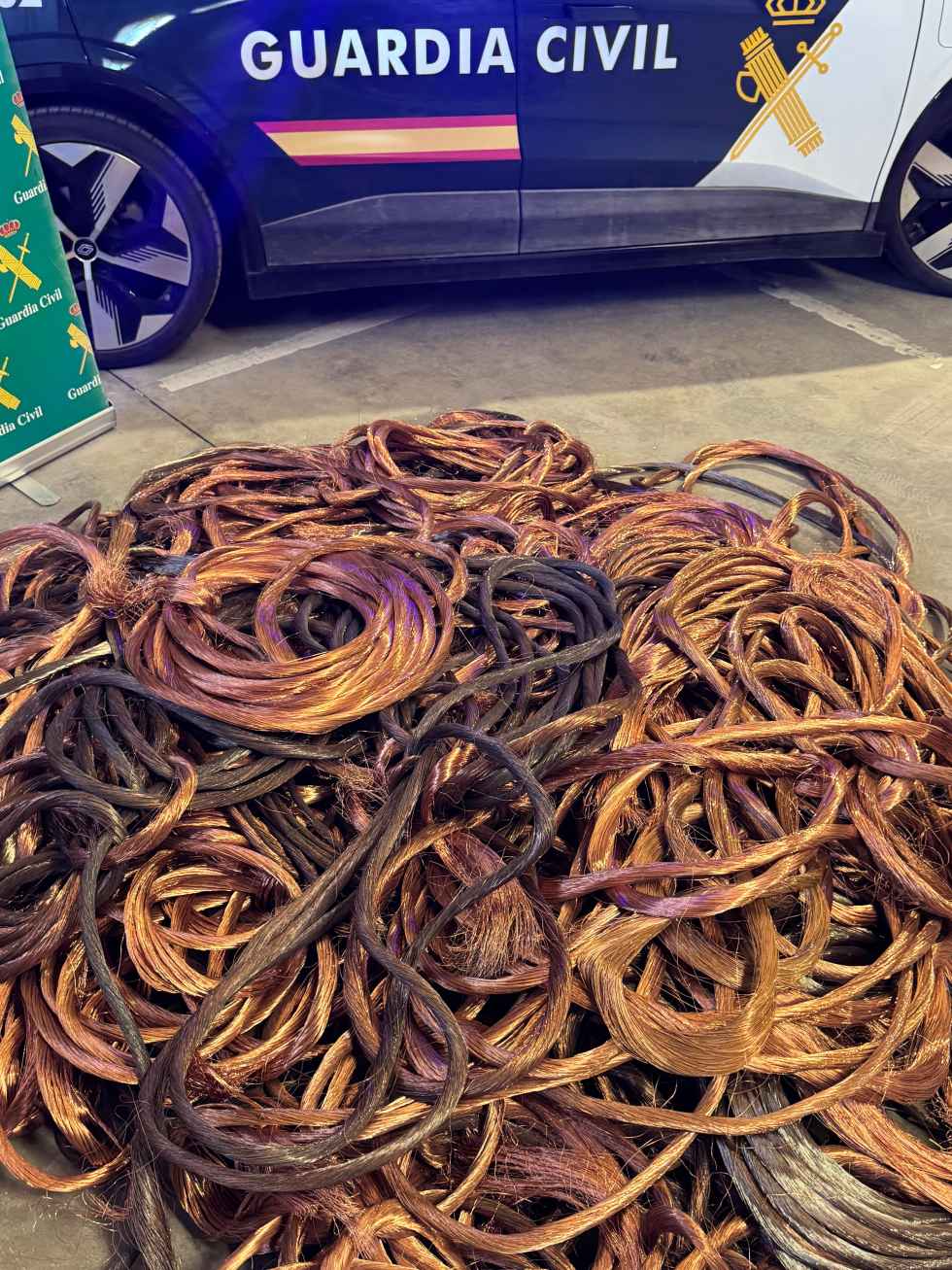 Tres detenidos por sustraer 900 kilos de cableado de cobre de línea ferroviaria en Arcos de Jalón