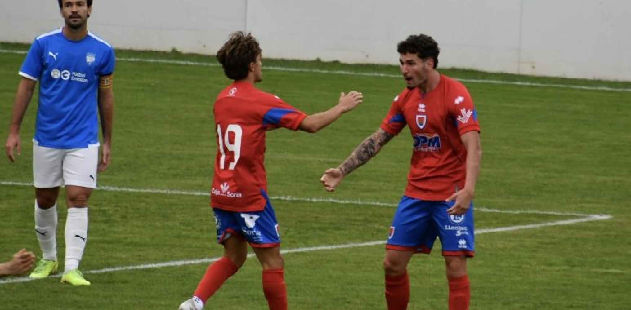 El Numancia remonta al Utebo con goles del delantero canario Iker León