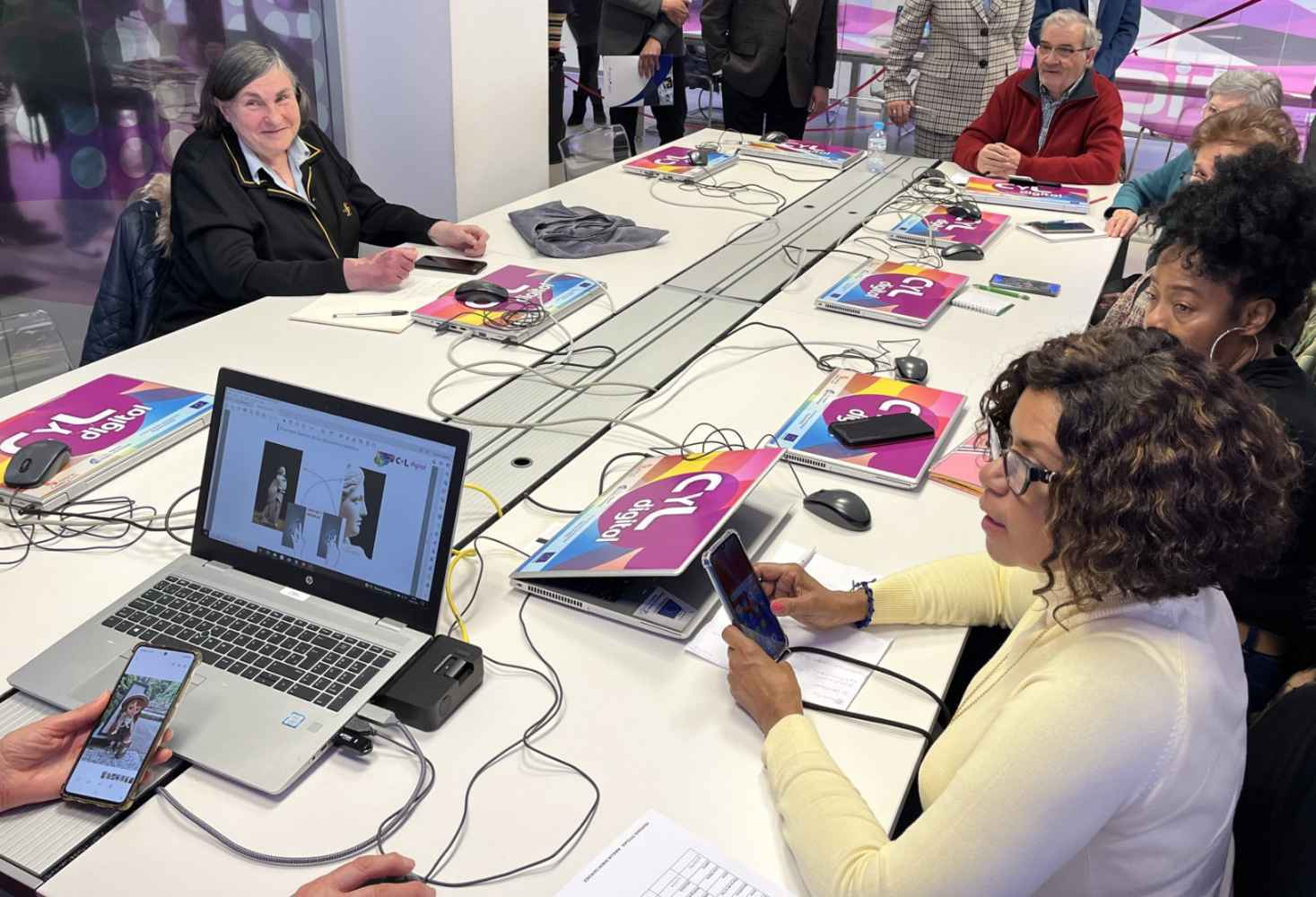 La Junta ofrece centenar de cursos en competencias digitales de CyL Digital en septiembre 