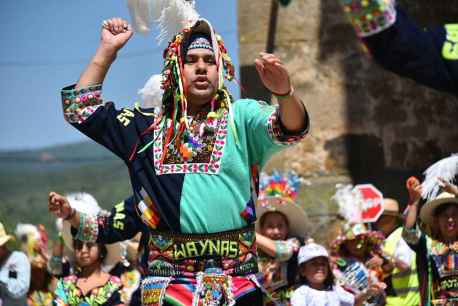 Folklore latinoamericano y africano en IX Jornadas del Indiano y la Migración, en El Royo