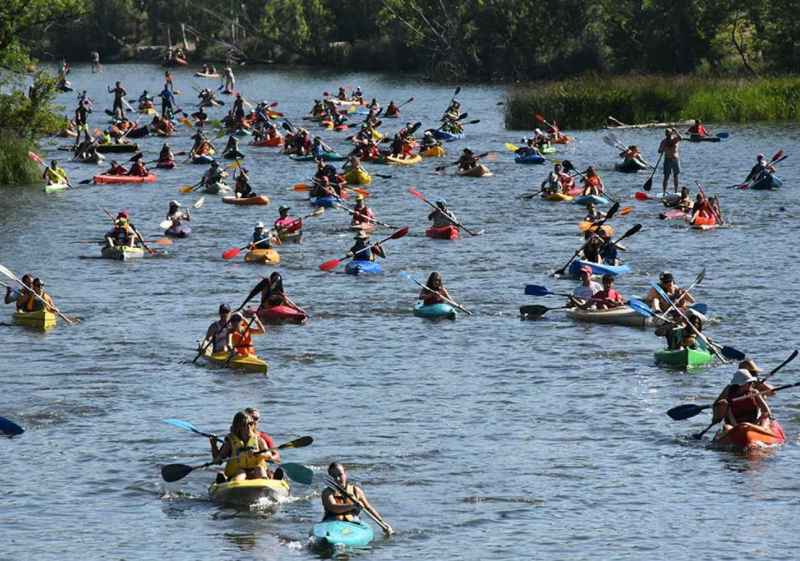 Los Rábanos celebra la XXIII edición de su travesía del Duero en canoa