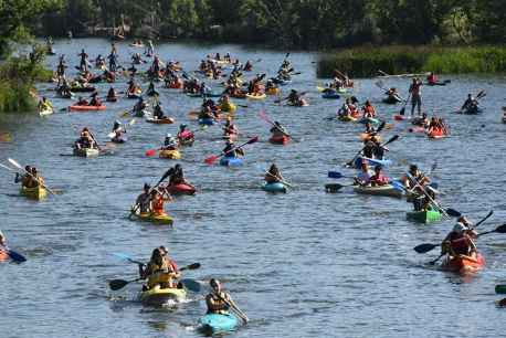 Los Rábanos celebra la XXIII edición de su travesía del Duero en canoa