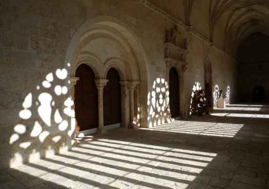 La arquitectura de catedral de El Burgo, última conferencia de ciclo conmemorativo