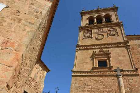 La bella plaza Mayor de Morón de Almazán