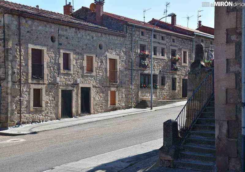 Herido joven motorista tras sufrir accidente en carretera de Vinuesa