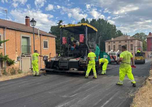 El Burgo trabaja en pavimentaciones de seis localidades agregadas