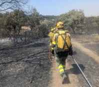 Agentes medioambientales y voluntarios de zona estabilizan incendio en La Rubia