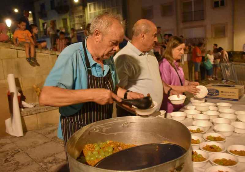 El barrio de San Pedro, de Soria, enciende la hoguera de San Lorenzo