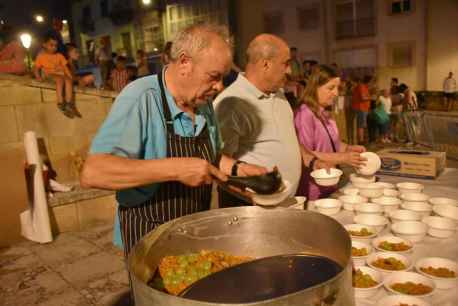 El barrio de San Pedro, de Soria, enciende la hoguera de San Lorenzo