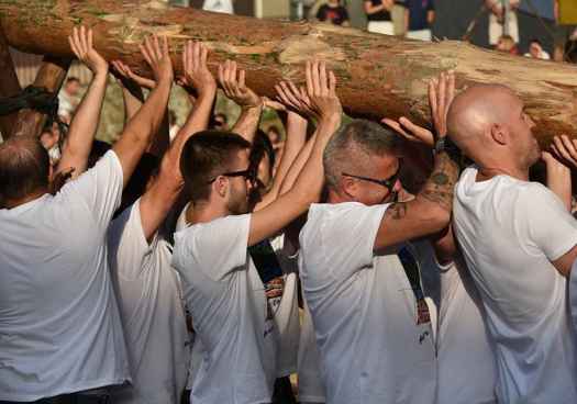 Abejar pinga el Mayo en el inicio de sus fiestas patronales