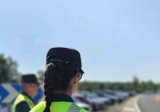 Denunciado conductor de autobús por usar móvil al volante