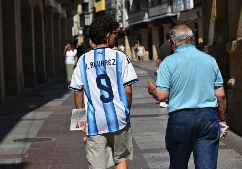 Paseo por una Soria que se multiplica en verano