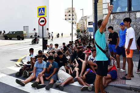 La defensa de España ha de ser ya, ahora, en agosto, sin vacaciones