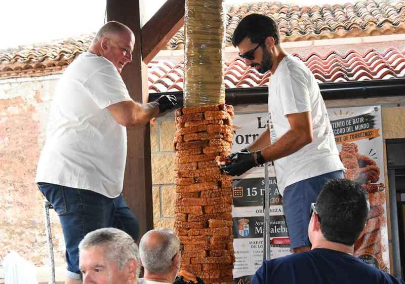 Matalebreras bate de nuevo récord de altura de una torre de torreznos