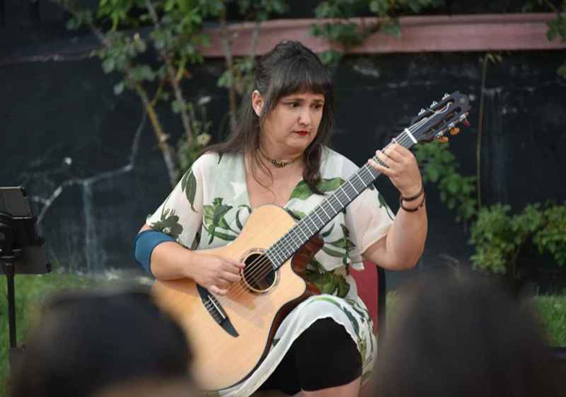 .Música con "Raíces Cruzadas", a la fresca en la calle de Soria 