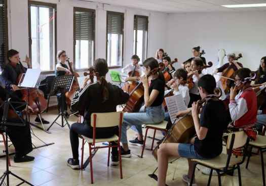 Un centenar de alumnos participan en IV edición de CuerdasEnFa en Valdeavellano de Tera
