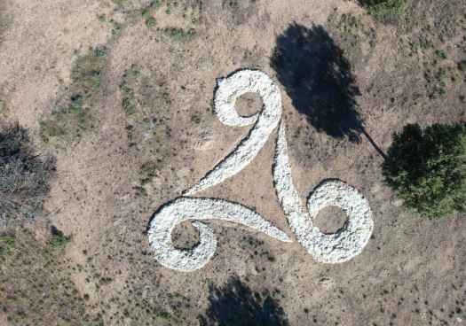 Oncala realiza trisquel con 300 kilos de lana y diez metros de diámetro 