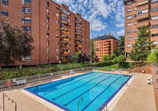 Comprar un piso con piscina en España supone un sobrecoste del 62 por ciento