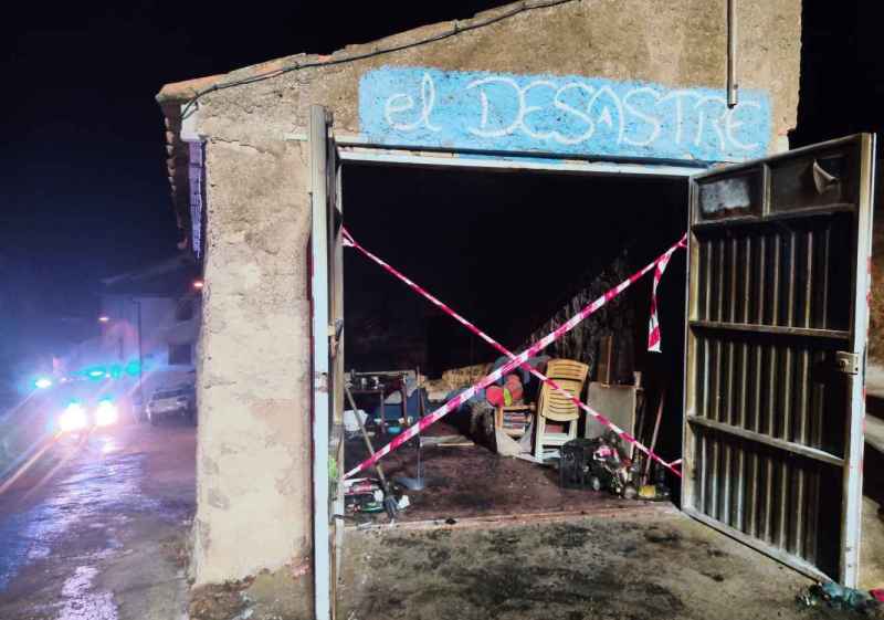 Un incendio en cochera de Borobia obliga a intervenir a bomberos del parque del Moncayo