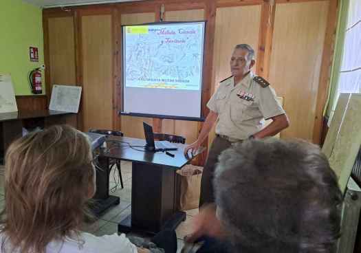 La Subdelegación de Defensa agradece a tres pueblos la acogida a paracaidistas