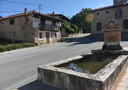 La fuente de Casarejos, un diputado por Soria y el apellido Ayuso