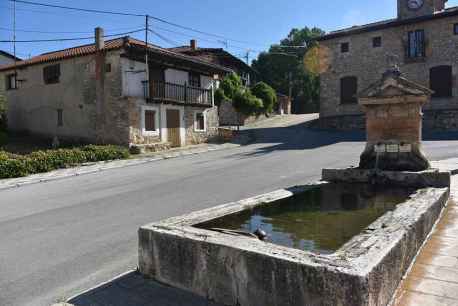 La fuente de Casarejos, un diputado por Soria y el apellido Ayuso
