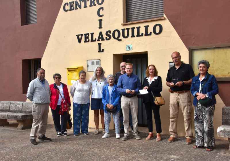 La asociación Los Cantareros dona mil euros a AECC en jornada benéfica