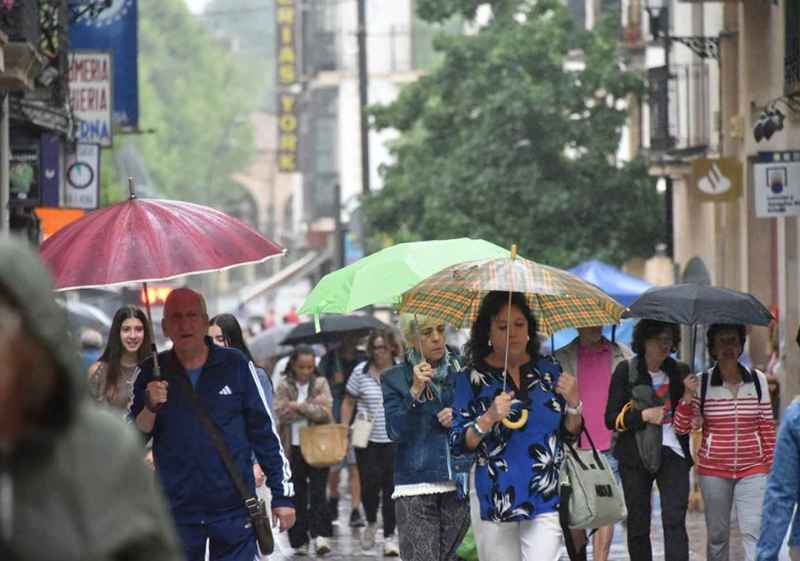 Mañana de paragüas en la capital de Soria