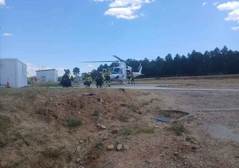 Un incendio en monte de Vinuesa moviliza a una veintena de medios aéreos y terrestres