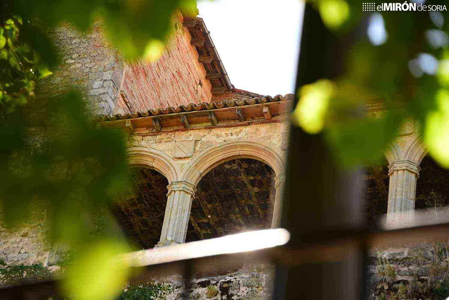 Recogida de firmas para exigir actuación urgente en Palacio de los Hurtado de Mendoza, en Almazán