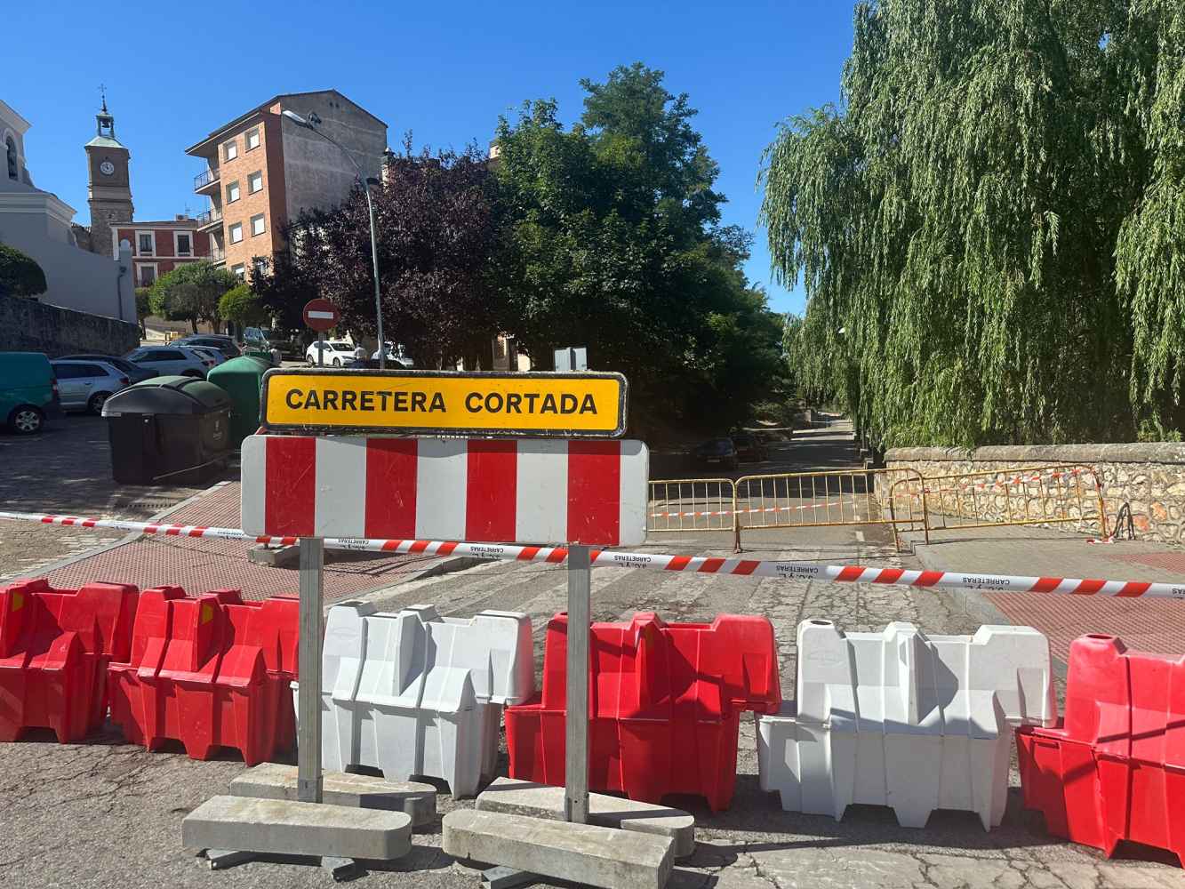 Cortada al tráfico la Ronda del río Duero, en Almazán, por derrumbe de palacio