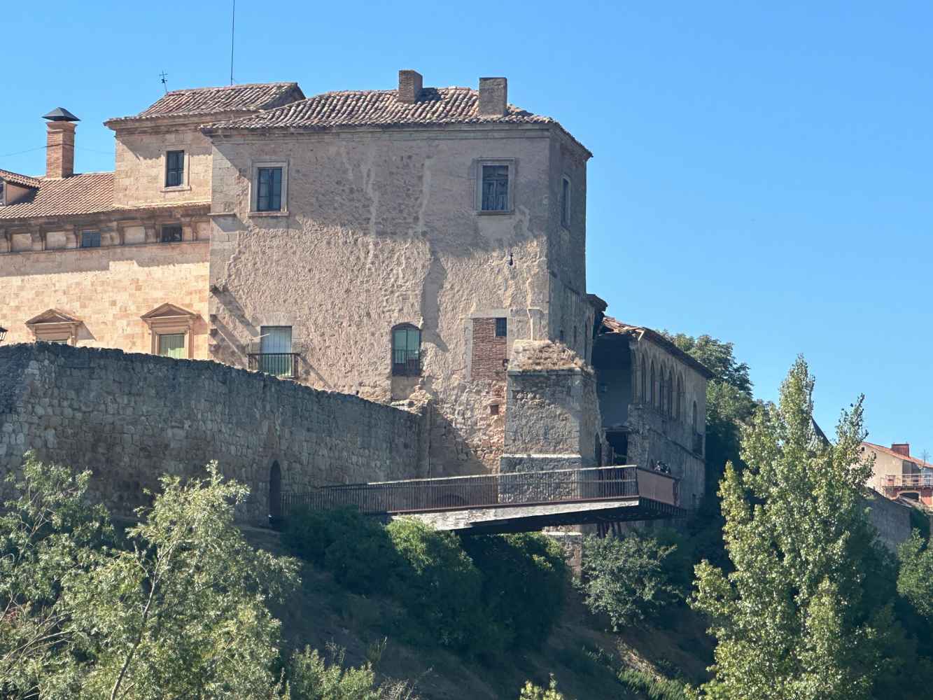 Derrumbe parcial de galería gótica del Palacio de los Hurtado de Mendoza en Almazán