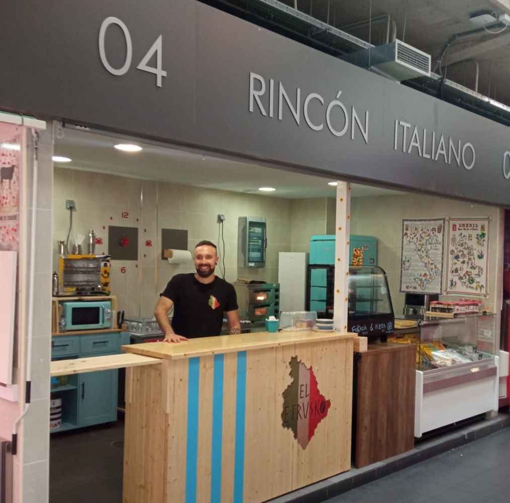 Un rincón especializado en productos italianos amplía oferta de mercado municipal de Soria