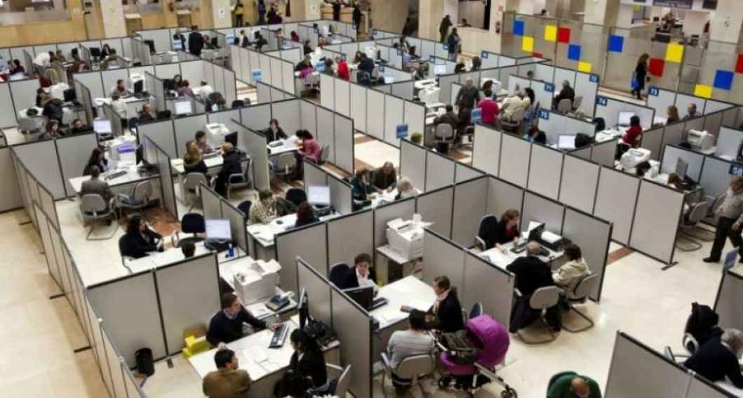Las administraciones públicas, Educación y Servicios Sociales destruyen 81.615 empleos en agosto 