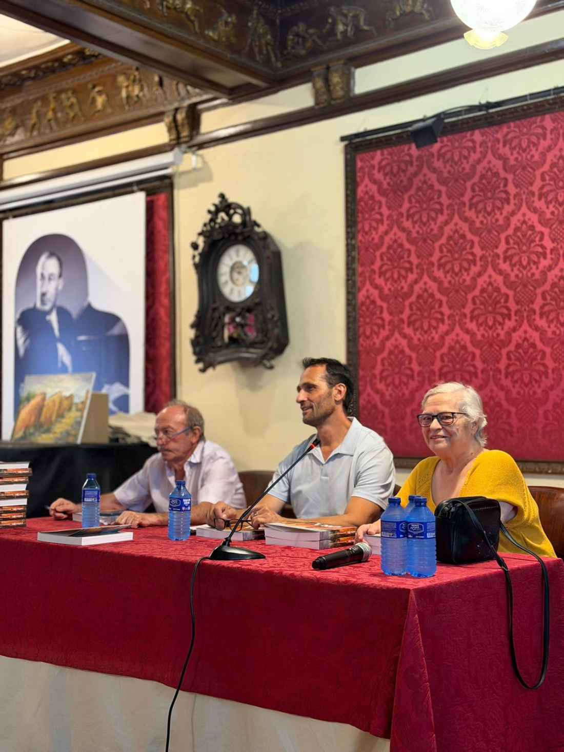 Quintanas Rubias de Arriba presenta su fotolibro "El generoso equipo del Sí"