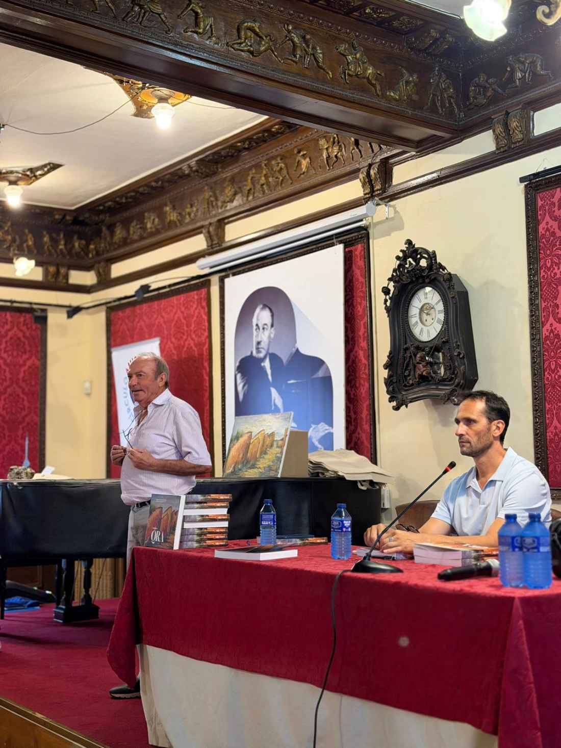 Quintanas Rubias de Arriba presenta su fotolibro "El generoso equipo del Sí"