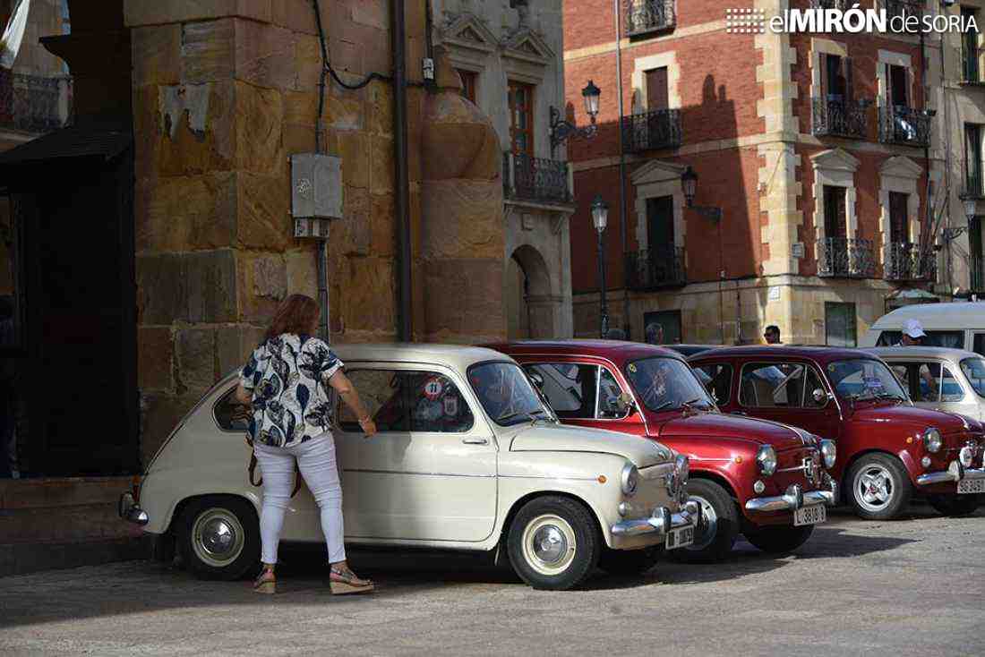 El "coche del pueblo español" vuelve a rodar por las carreteras de Soria