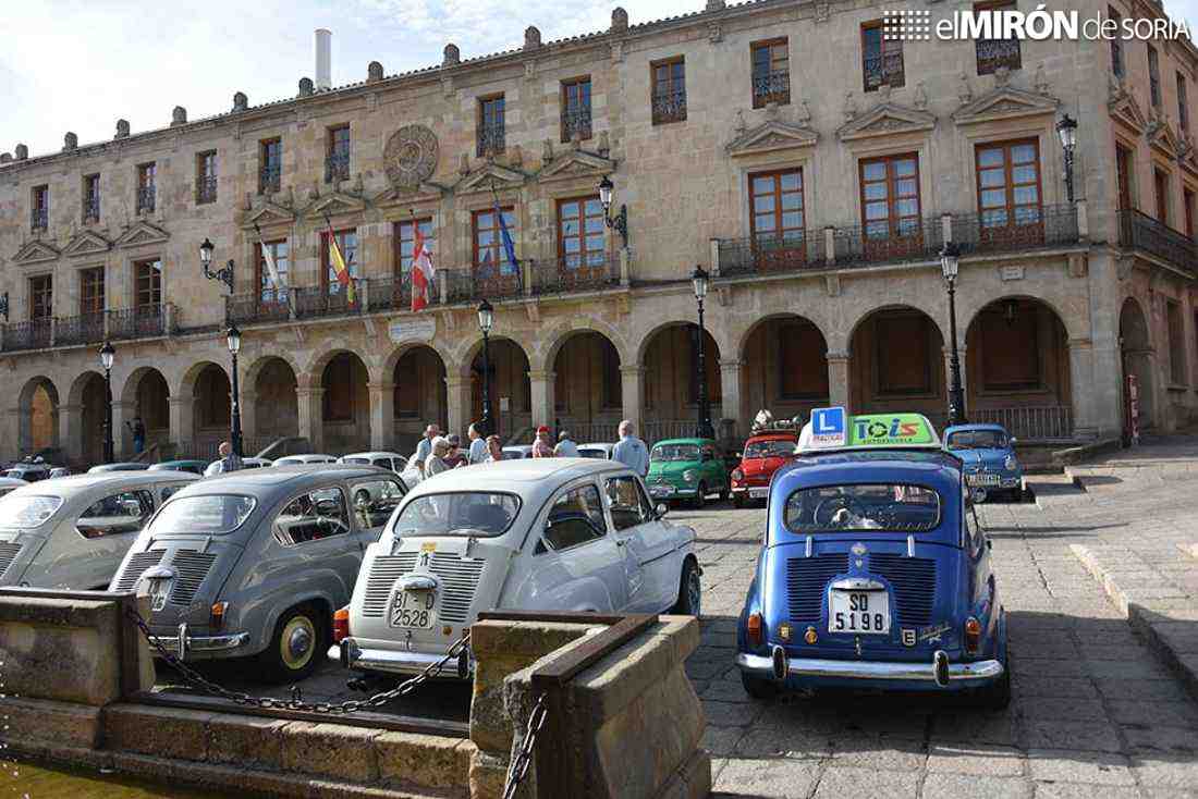 Los entrañables Seat 600 recorren castillos y pinares sorianos 