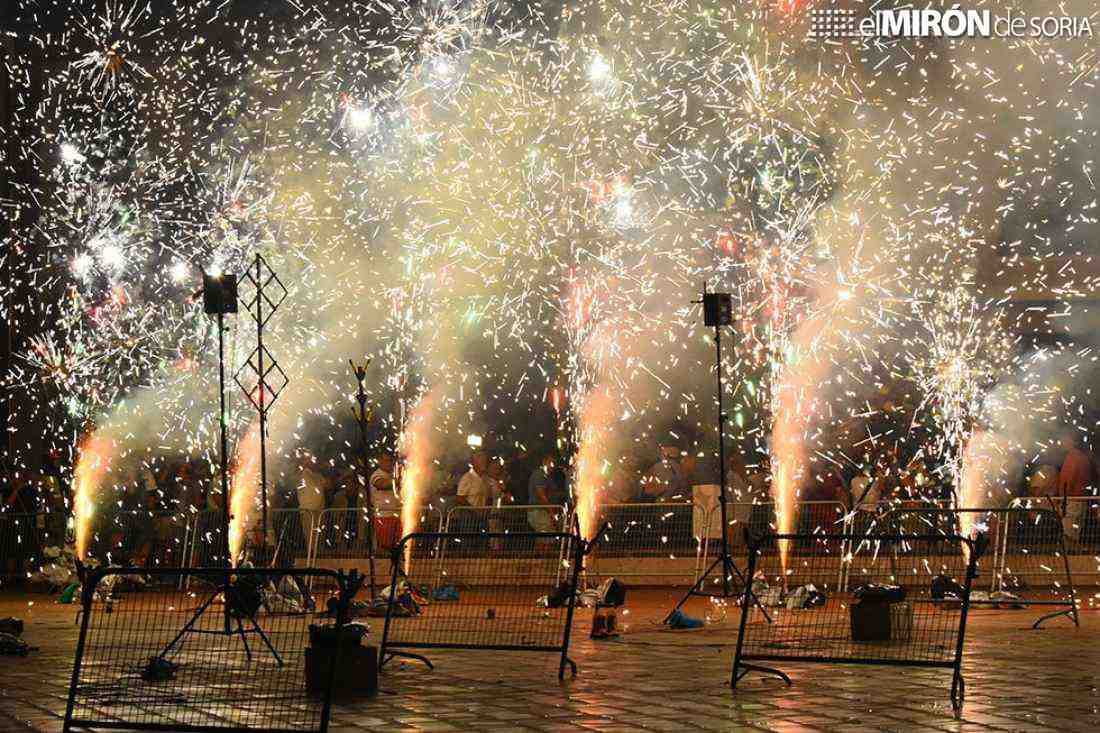 Almazán salva su espectacular espectáculo pirotécnico de la Bajada de Jesús