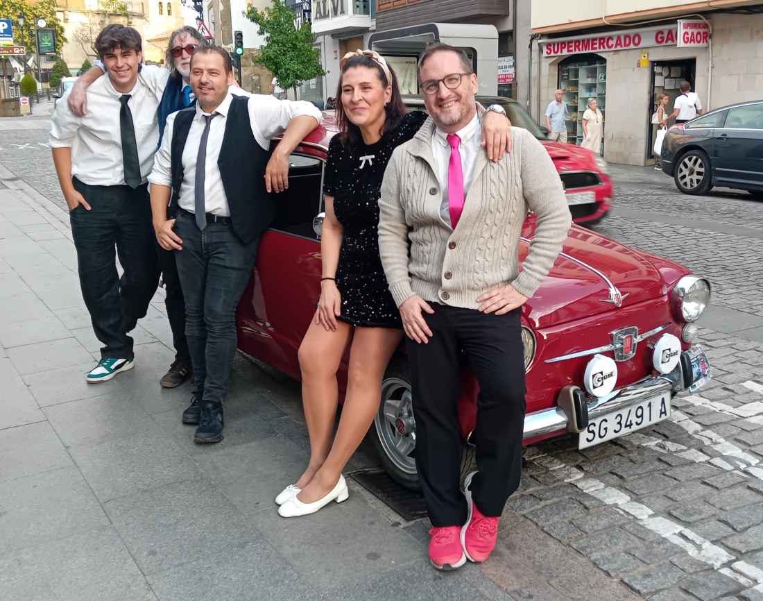 Los entrañables Seat 600 recorren castillos y pinares sorianos 