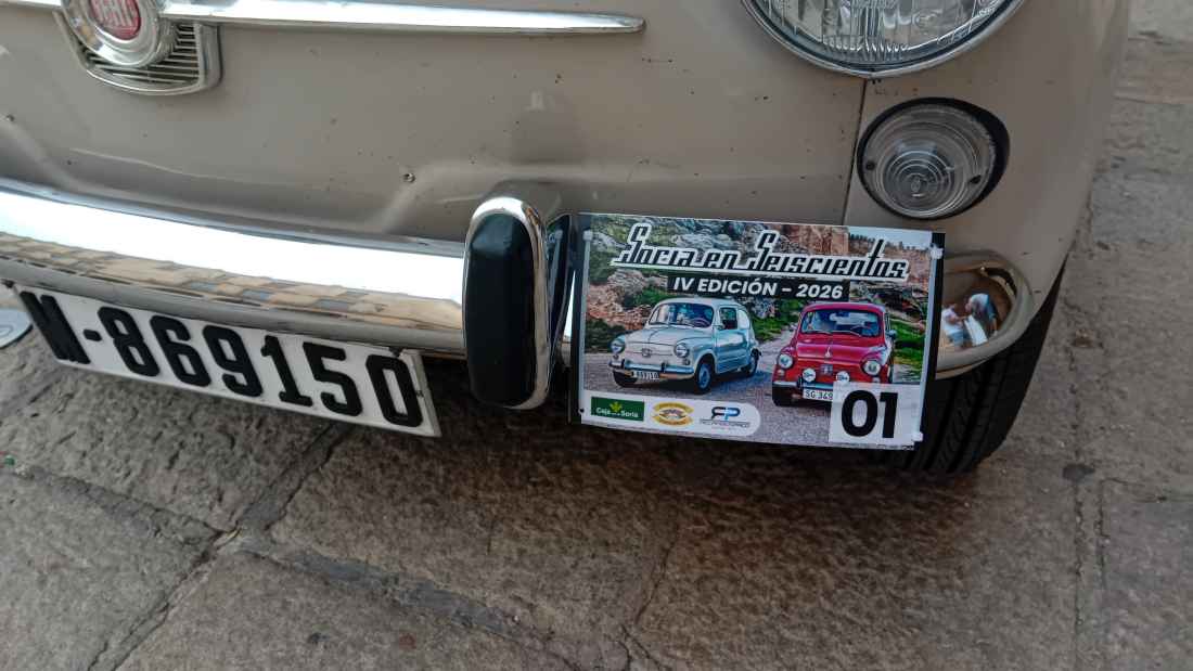 Los entrañables Seat 600 recorren castillos y pinares sorianos 