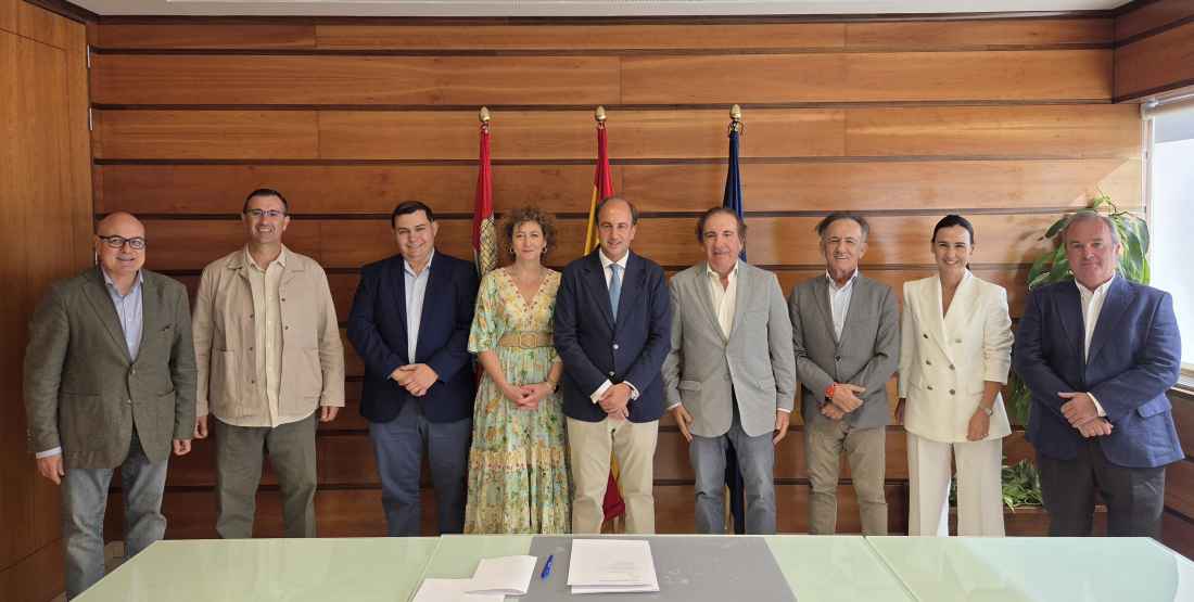 Pino resalta que Castilla y León defenderá toro bravo por formar parte de su patrimonio