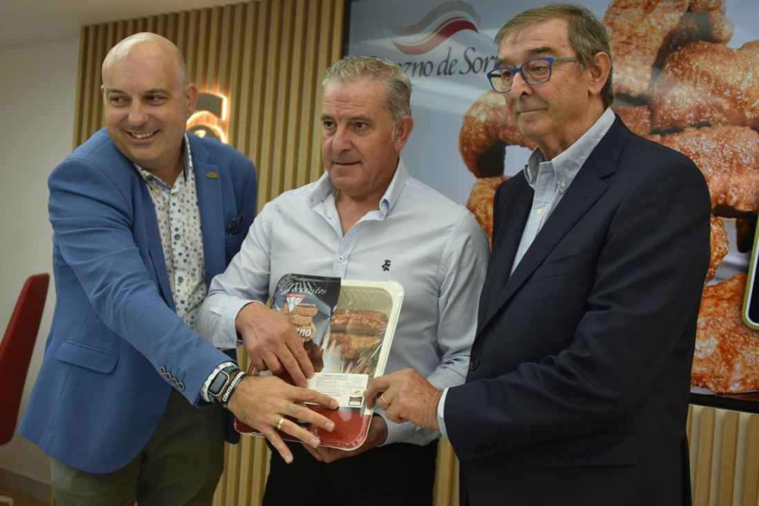 Torrezno de Soria luce su etiqueta 30 millones en Sierra de Toranzo